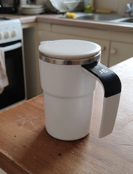 Self-Stirring Coffee Mug with Temperature Display - Auto-Mix Smart Cup Keeps Drinks Perfect